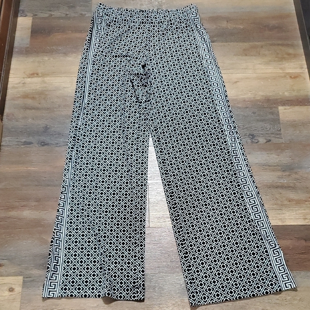 White House Black Market Wide Leg Pants Black and White Geometric